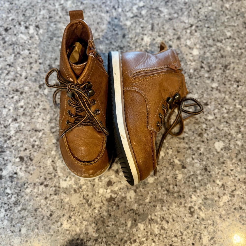 GAP l Kid’s Boot l COGNAC l Boy’s Size 11 - Picture 4 of 13